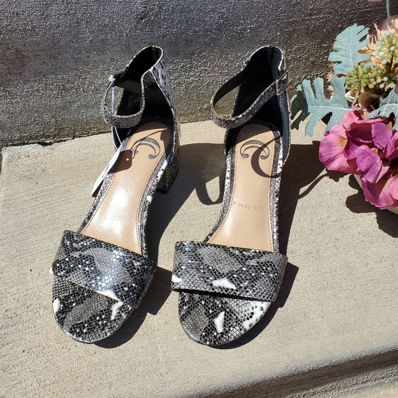 NWT Charming Charlie Women's Open Toe Ankle Strap Sandals Size 8M Gray Black - Picture 10 of 16